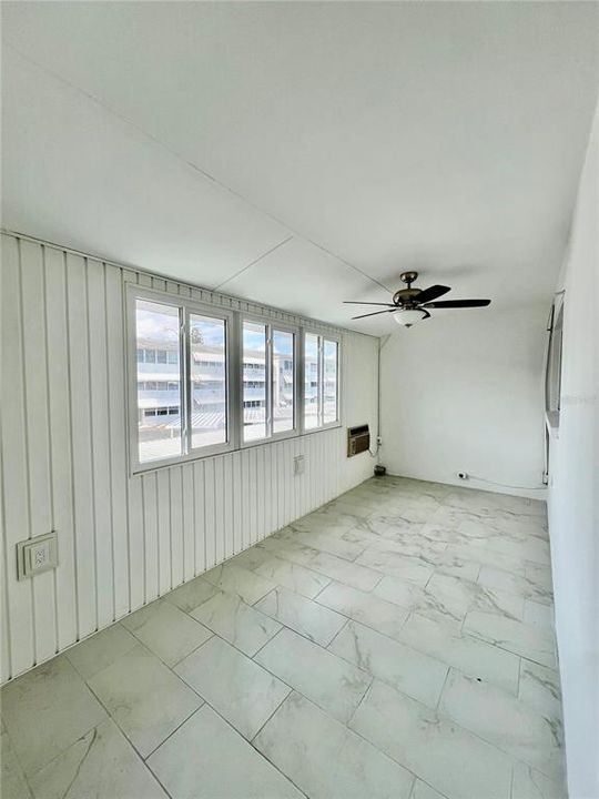 For Rent: $1,300 (2 beds, 2 baths, 950 Square Feet)