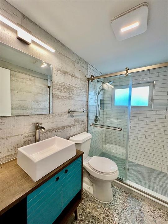For Rent: $1,300 (2 beds, 2 baths, 950 Square Feet)