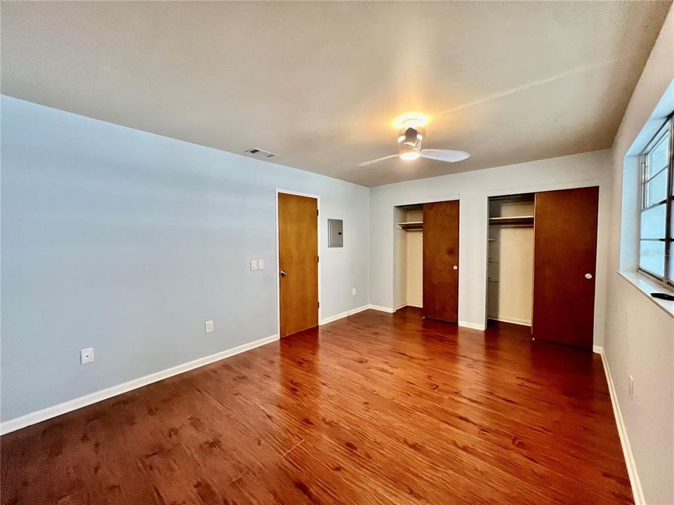 For Rent: $1,300 (2 beds, 2 baths, 950 Square Feet)