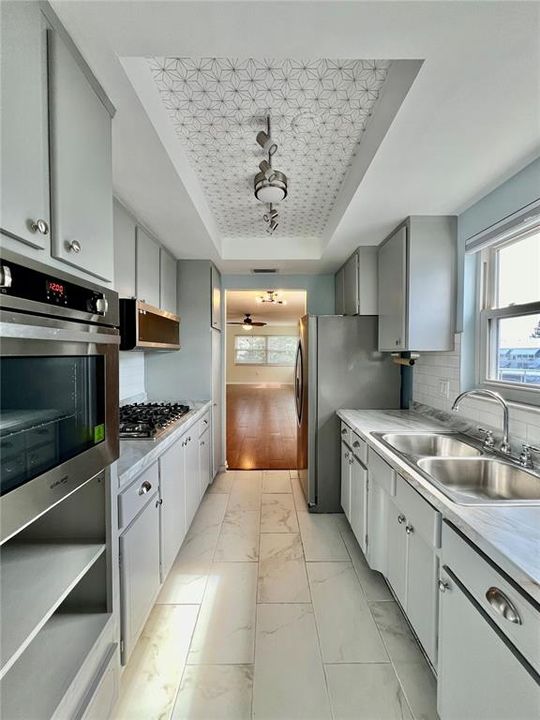 For Rent: $1,300 (2 beds, 2 baths, 950 Square Feet)