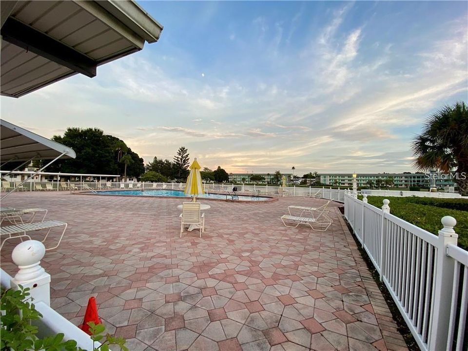 For Rent: $1,300 (2 beds, 2 baths, 950 Square Feet)
