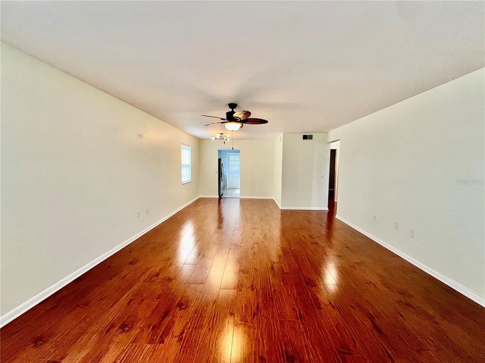 For Rent: $1,300 (2 beds, 2 baths, 950 Square Feet)