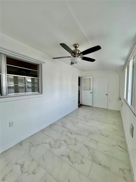 For Rent: $1,300 (2 beds, 2 baths, 950 Square Feet)