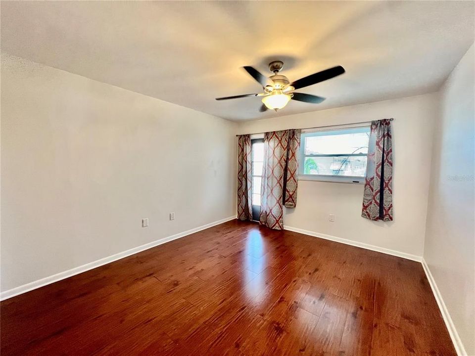 For Rent: $1,300 (2 beds, 2 baths, 950 Square Feet)