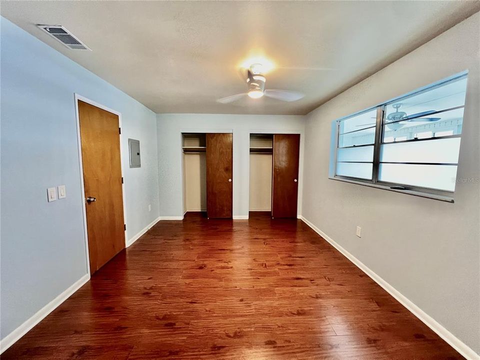 For Rent: $1,300 (2 beds, 2 baths, 950 Square Feet)