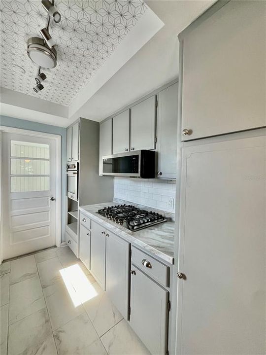 For Rent: $1,300 (2 beds, 2 baths, 950 Square Feet)