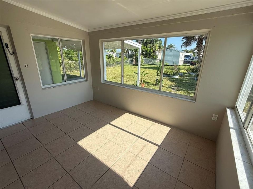 For Rent: $1,295 (1 beds, 1 baths, 865 Square Feet)