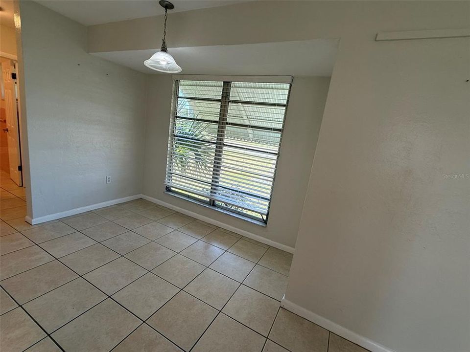 For Rent: $1,295 (1 beds, 1 baths, 865 Square Feet)