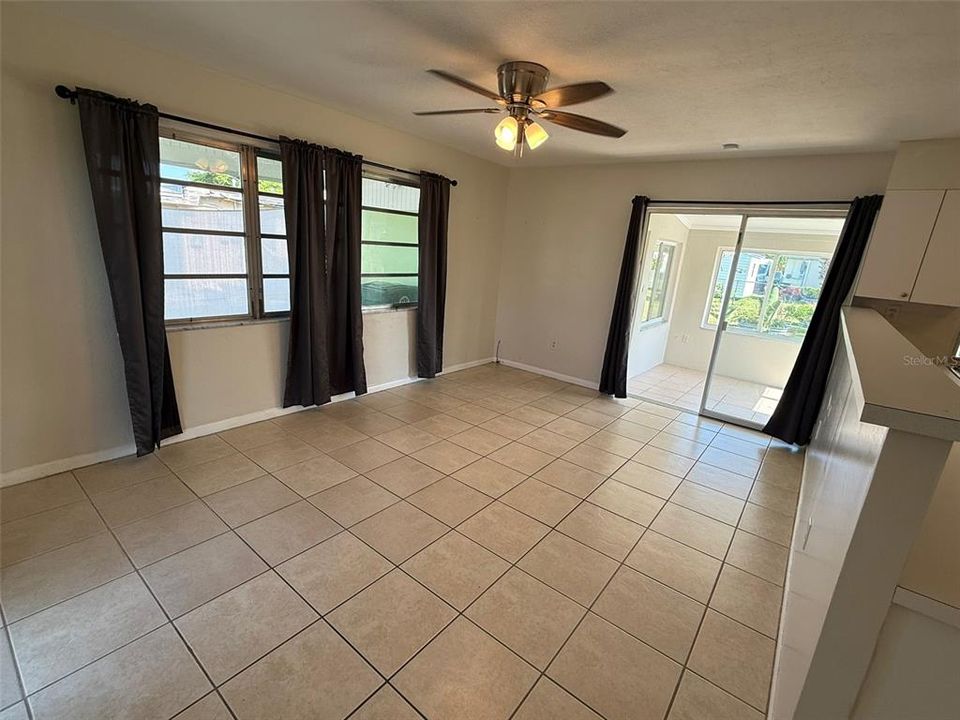 For Rent: $1,295 (1 beds, 1 baths, 865 Square Feet)