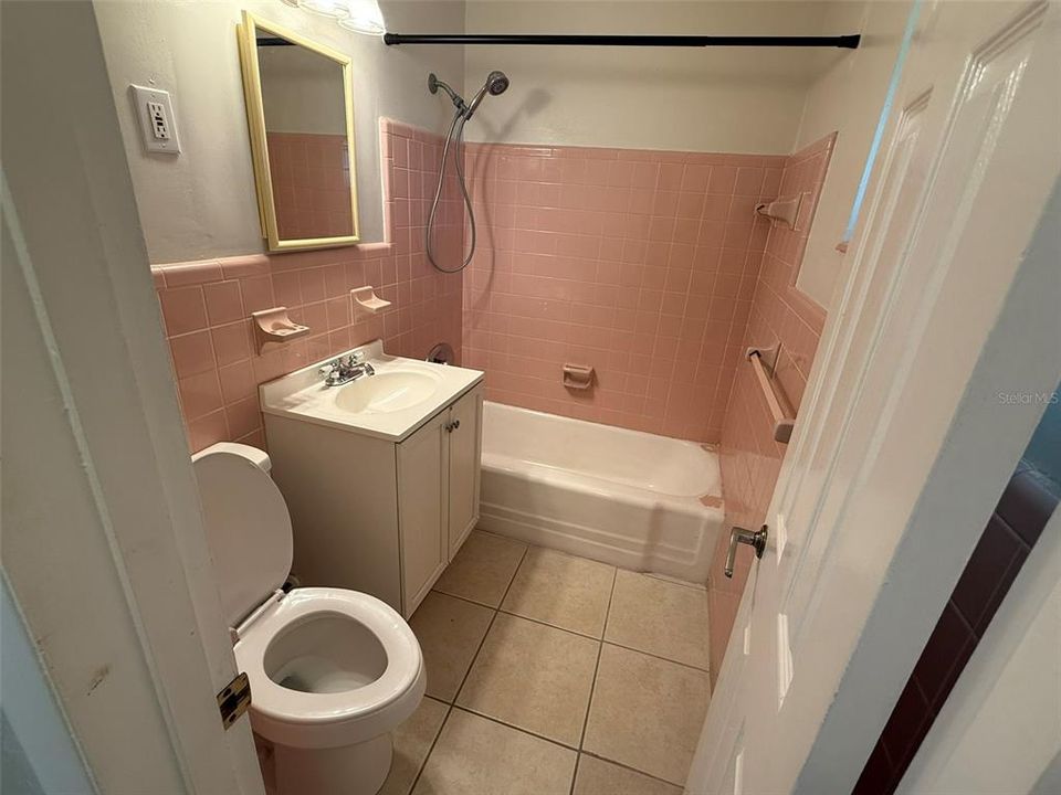 For Rent: $1,295 (1 beds, 1 baths, 865 Square Feet)