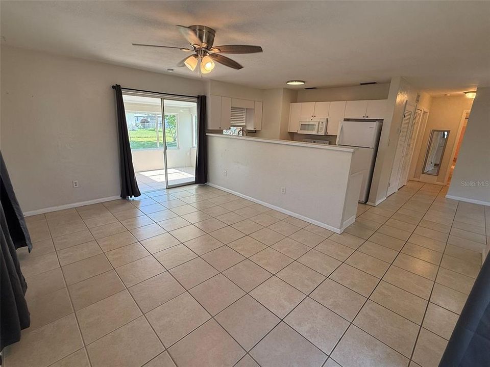 For Rent: $1,295 (1 beds, 1 baths, 865 Square Feet)