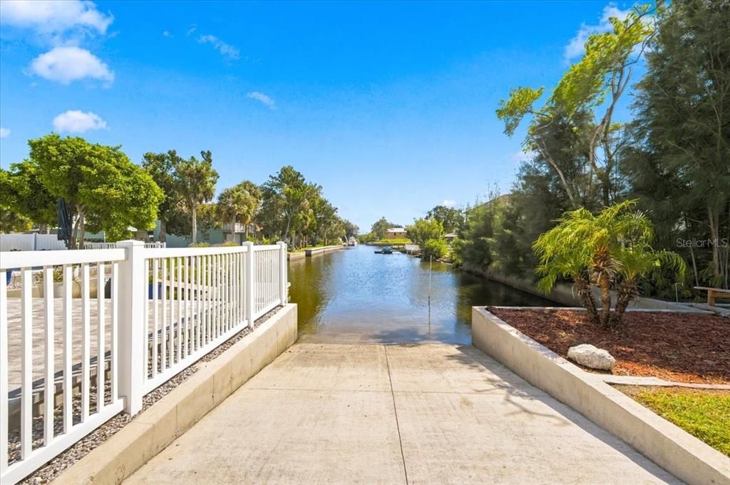 For Sale: $750,000 (2 beds, 3 baths, 1216 Square Feet)