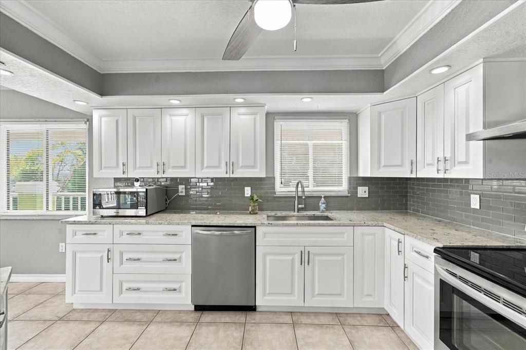 For Sale: $750,000 (2 beds, 3 baths, 1216 Square Feet)