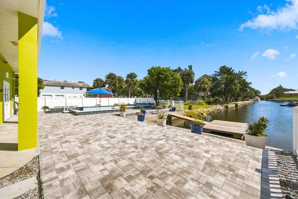 For Sale: $750,000 (2 beds, 3 baths, 1216 Square Feet)