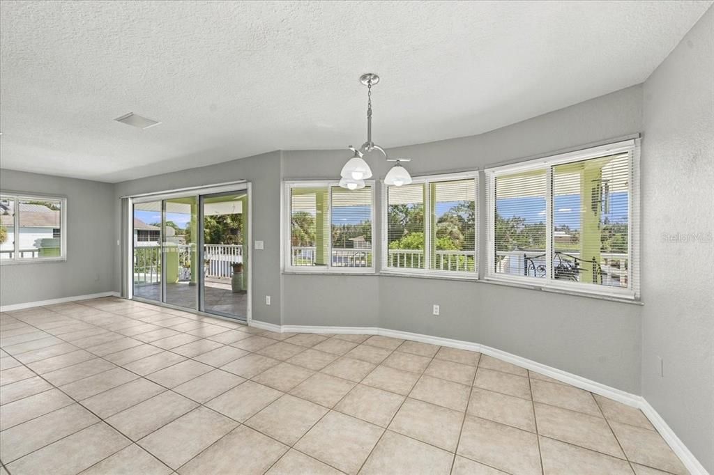 For Sale: $750,000 (2 beds, 3 baths, 1216 Square Feet)