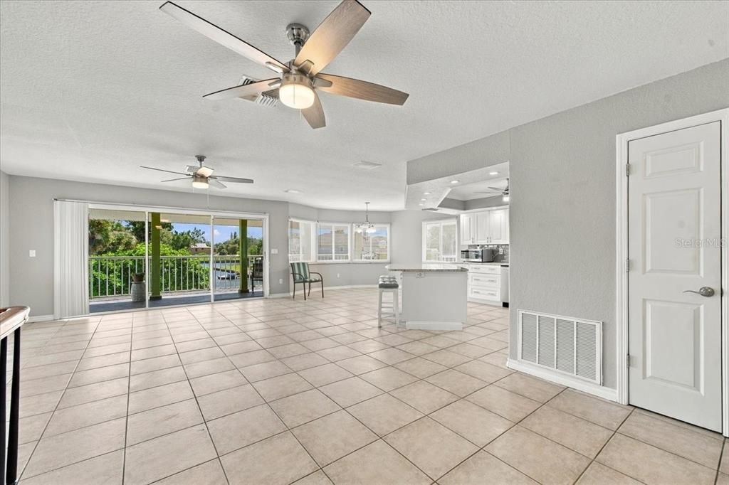 For Sale: $750,000 (2 beds, 3 baths, 1216 Square Feet)