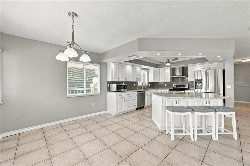 For Sale: $750,000 (2 beds, 3 baths, 1216 Square Feet)
