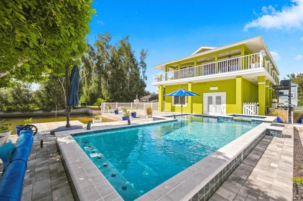 For Sale: $750,000 (2 beds, 3 baths, 1216 Square Feet)
