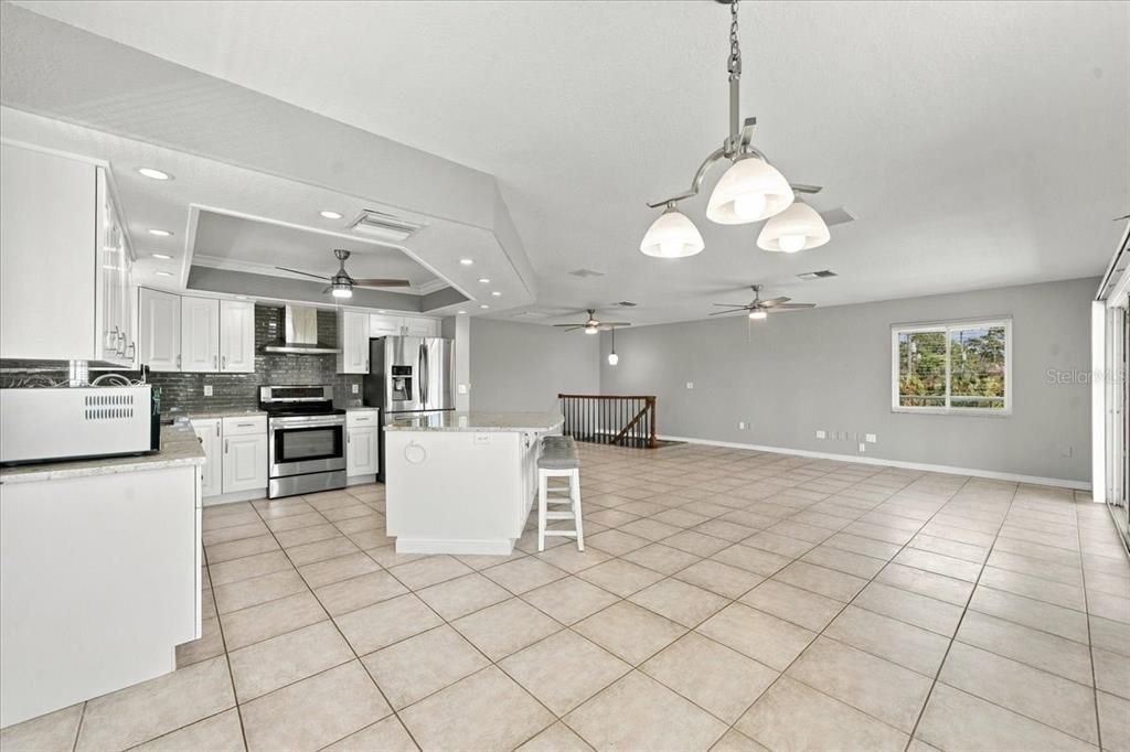 For Sale: $750,000 (2 beds, 3 baths, 1216 Square Feet)