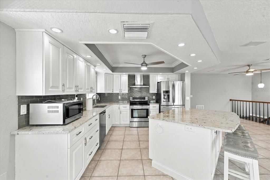 For Sale: $750,000 (2 beds, 3 baths, 1216 Square Feet)