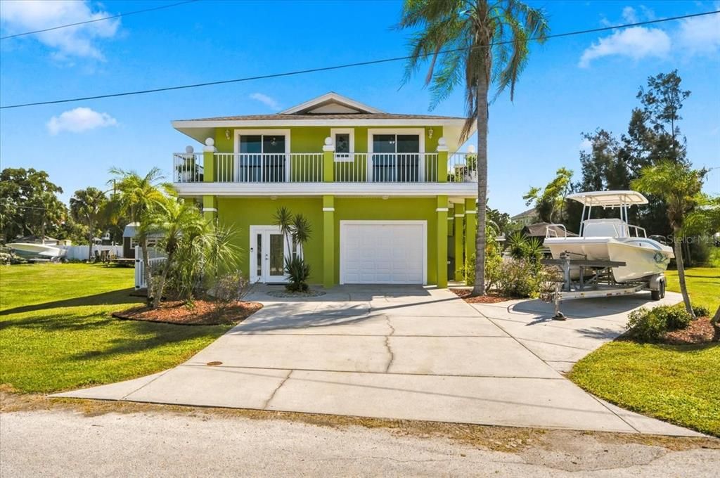 For Sale: $750,000 (2 beds, 3 baths, 1216 Square Feet)