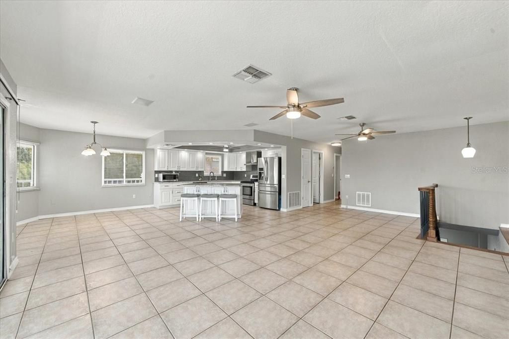 For Sale: $750,000 (2 beds, 3 baths, 1216 Square Feet)