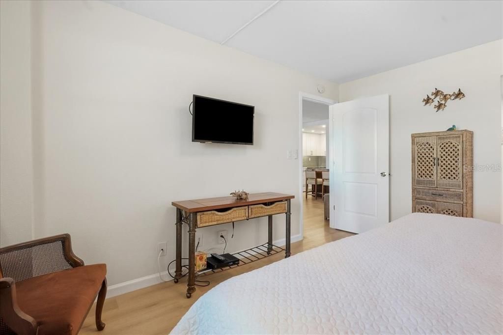 For Rent: $2,395 (1 beds, 1 baths, 843 Square Feet)