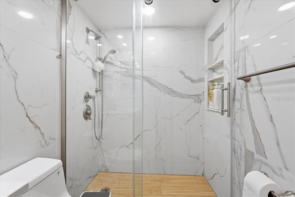 For Rent: $2,395 (1 beds, 1 baths, 843 Square Feet)
