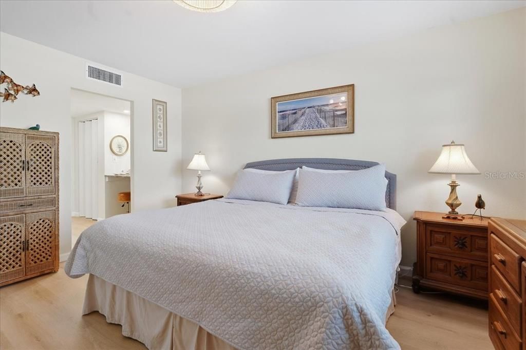 For Rent: $2,395 (1 beds, 1 baths, 843 Square Feet)