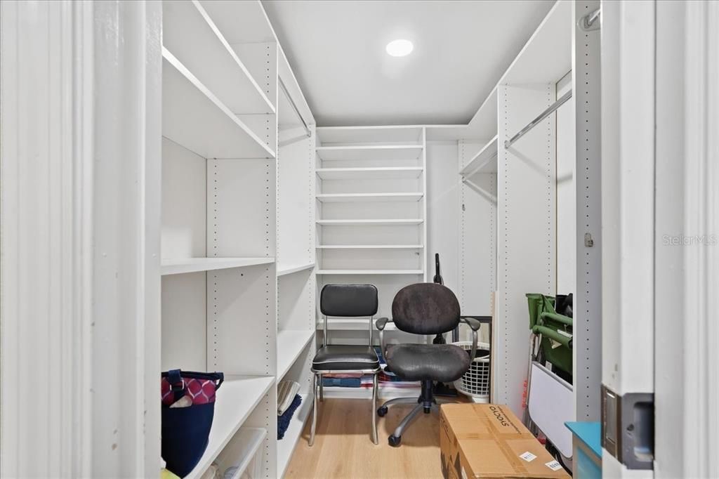 For Rent: $2,395 (1 beds, 1 baths, 843 Square Feet)