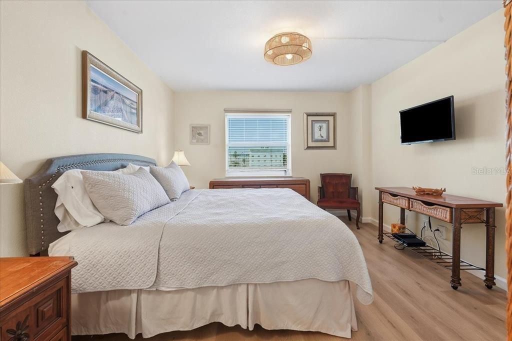 For Rent: $2,395 (1 beds, 1 baths, 843 Square Feet)