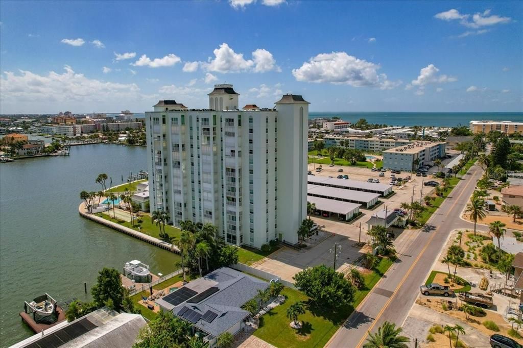 For Rent: $2,395 (1 beds, 1 baths, 843 Square Feet)