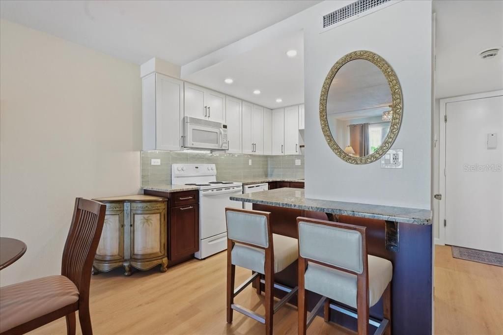 For Rent: $2,395 (1 beds, 1 baths, 843 Square Feet)