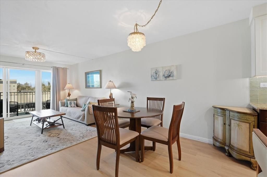 For Rent: $2,395 (1 beds, 1 baths, 843 Square Feet)