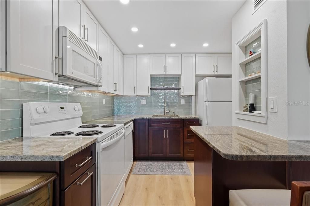 For Rent: $2,395 (1 beds, 1 baths, 843 Square Feet)