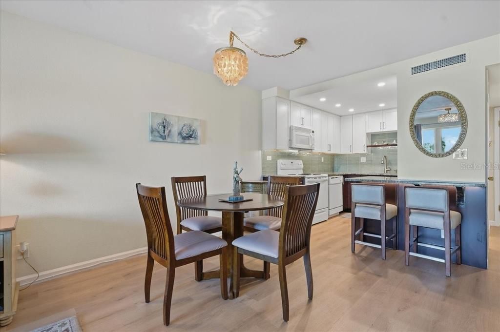 For Rent: $2,395 (1 beds, 1 baths, 843 Square Feet)