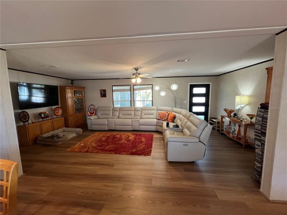 For Sale: $295,000 (3 beds, 2 baths, 1484 Square Feet)