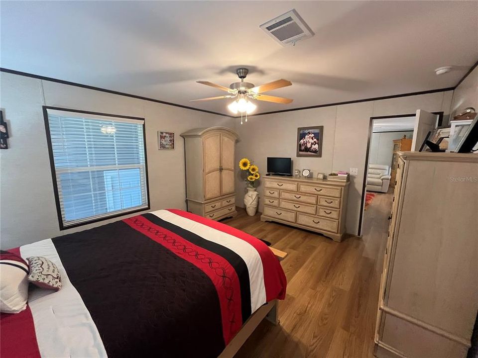 For Sale: $295,000 (3 beds, 2 baths, 1484 Square Feet)
