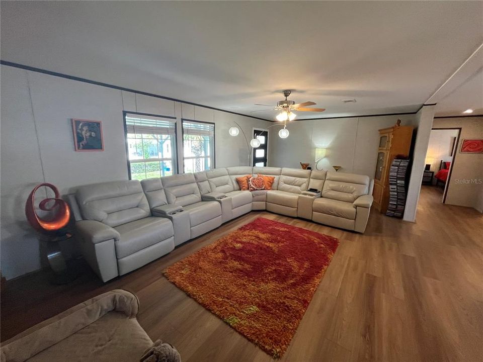 For Sale: $295,000 (3 beds, 2 baths, 1484 Square Feet)