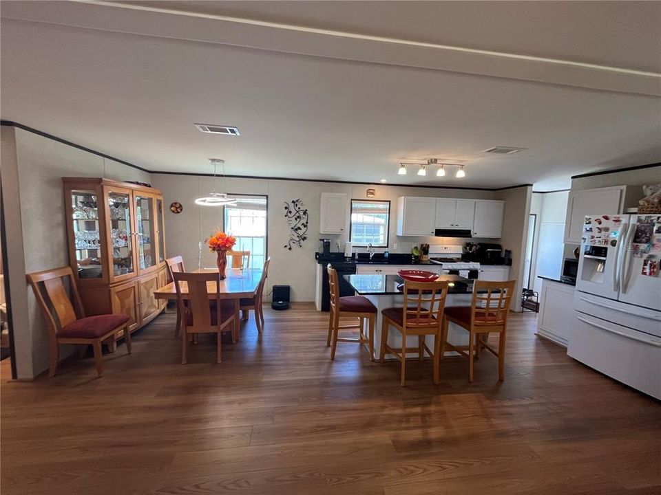 For Sale: $295,000 (3 beds, 2 baths, 1484 Square Feet)