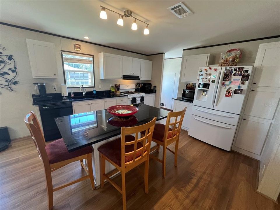 For Sale: $295,000 (3 beds, 2 baths, 1484 Square Feet)
