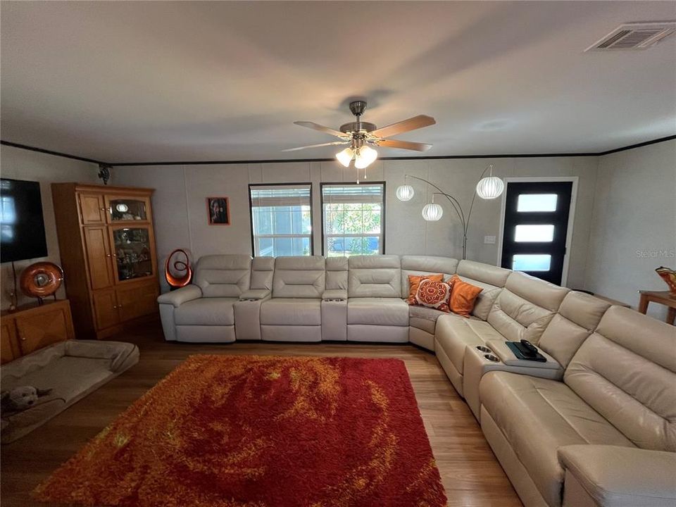 For Sale: $295,000 (3 beds, 2 baths, 1484 Square Feet)