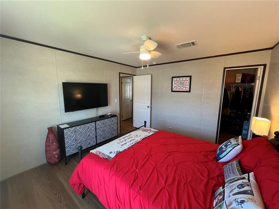 For Sale: $295,000 (3 beds, 2 baths, 1484 Square Feet)