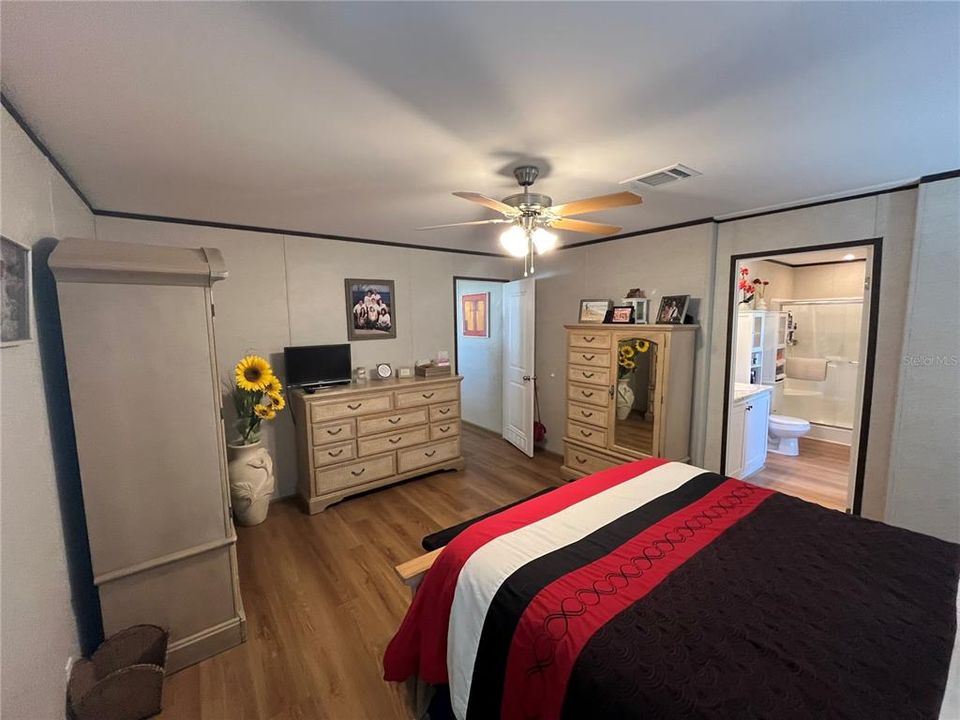 For Sale: $295,000 (3 beds, 2 baths, 1484 Square Feet)