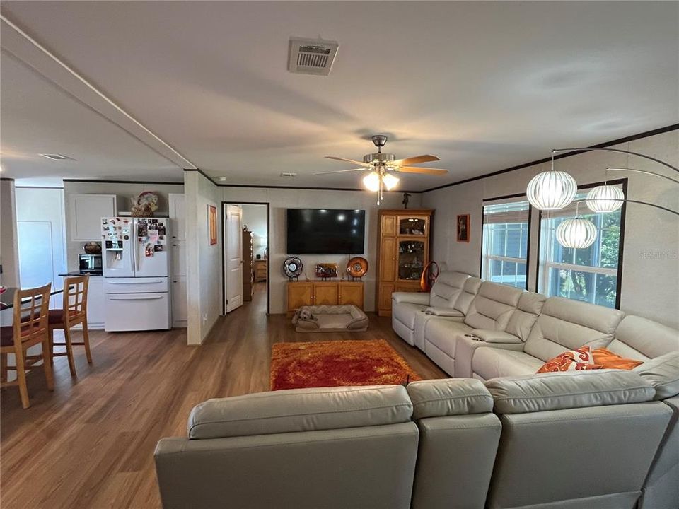 For Sale: $295,000 (3 beds, 2 baths, 1484 Square Feet)