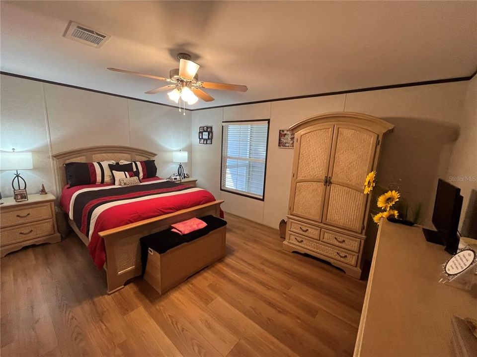 For Sale: $295,000 (3 beds, 2 baths, 1484 Square Feet)