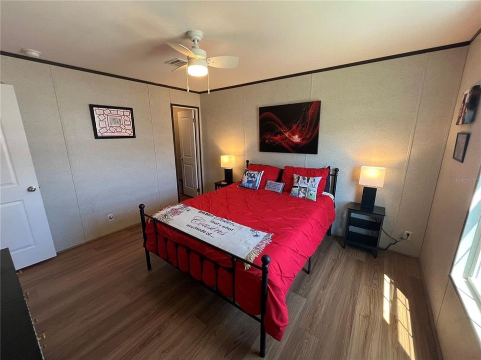 For Sale: $295,000 (3 beds, 2 baths, 1484 Square Feet)