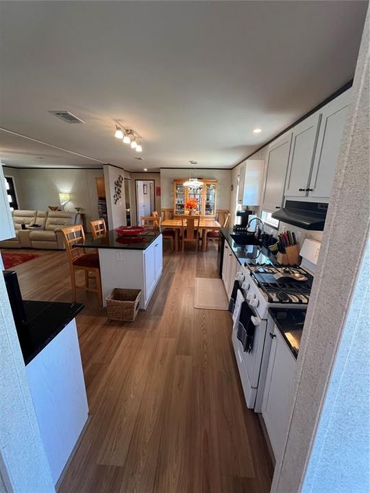 For Sale: $295,000 (3 beds, 2 baths, 1484 Square Feet)