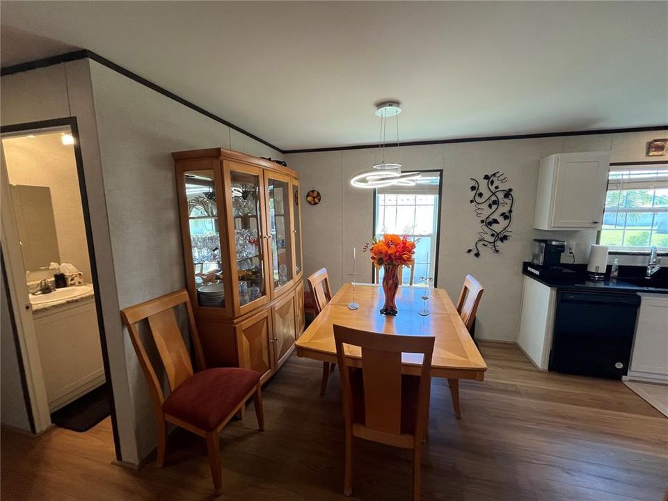 For Sale: $295,000 (3 beds, 2 baths, 1484 Square Feet)