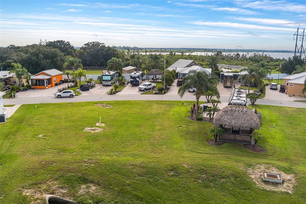На продажу: $70,000 (0.09 acres)
